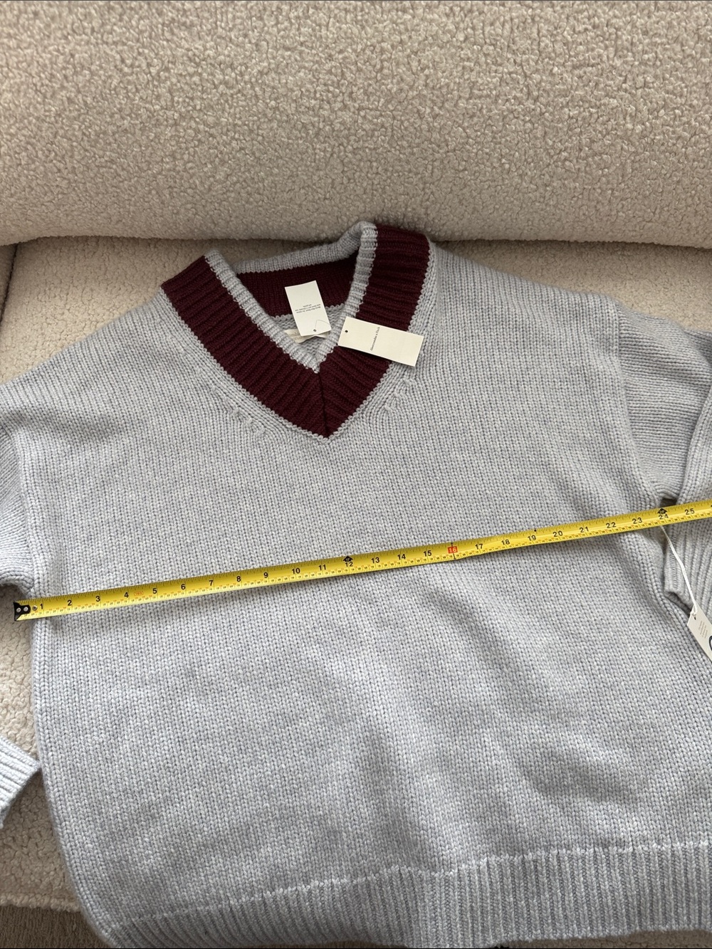 ABERCROMBIE & FITCH
Merino Wool-Blend Contrast V-Neck Sweater Size XL NWT - Picture 4 of 10